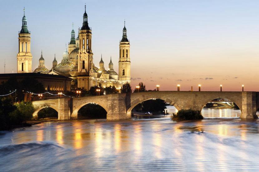 Zaragoza Y Sus 2 Catedrales Apartment Exterior photo